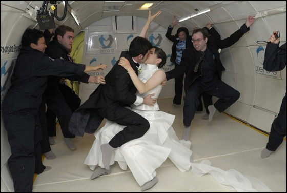 أول زواج في الفضاء!!  صورة رقم 9