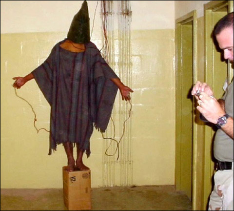 صور بشعة  لمعتقلين في سجن أبو غريب..  صورة رقم 2