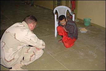 صور بشعة  لمعتقلين في سجن أبو غريب..  صورة رقم 11