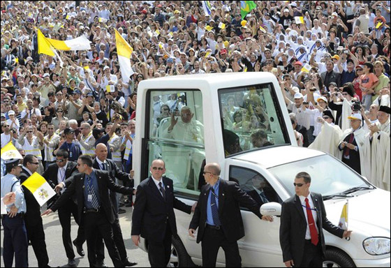فيديو وصور من زيارة البابا لناصرة المسيح   صورة رقم 5