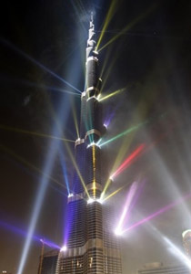 دبي تزفّ على أرضها أعلى برج في العالم!!      صورة رقم 1