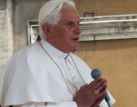 البابا بنديكتوس يدين القساوسة المتورّطين في اغتصاب الاطفال!! صورة رقم 1