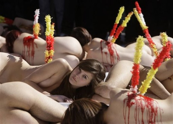 إسبانيا: أجساد  منزوعةللدفاع عن مصارعة الثيران!!   صورة رقم 5
