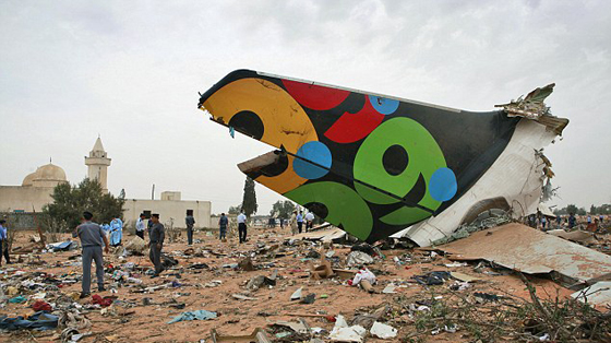 الطائرة الليبية انفجرت على ارتفاع متر واحد من المهبط!!  صورة رقم 13