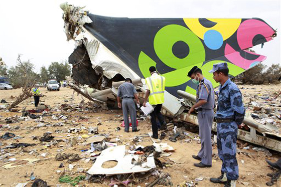 الطائرة الليبية انفجرت على ارتفاع متر واحد من المهبط!!  صورة رقم 12
