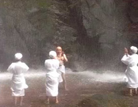 إقصاء راهب لقيامه بتصوير نساء عاريات اغتسلن داخل معبد بوذي!! صورة رقم 1