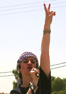 ريم بنا فنانة مقاومة تحمل فلسطين في قلبها واغانيها     صورة رقم 2