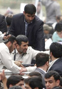 تضارب الأنباء حول محاولة اغتيال أحمدي نجاد وإيران تنفي   صورة رقم 1