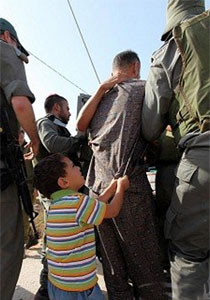 حتى صرخة الطفل البريء لا توقظ إنسانية الإسرائيليين!!   صورة رقم 1
