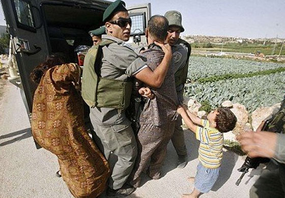 حتى صرخة الطفل البريء لا توقظ إنسانية الإسرائيليين!!   صورة رقم 3