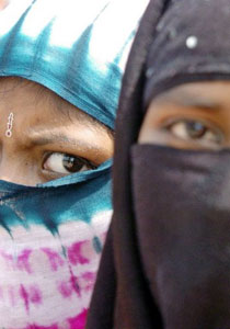 محكمة بنجلاديش: لا يحق فرض الزي الإسلامي على النساء  صورة رقم 1
