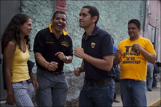 فنزويلا: عرض عملية زرع ثدي كجائزة في حملته الانتخابية!  صورة رقم 2