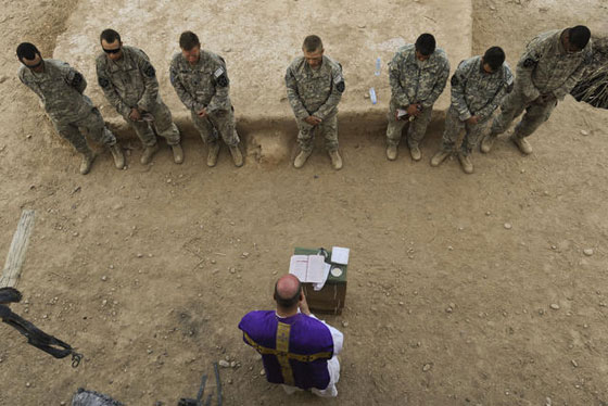 مقتل أول قس عسكري أمريكي و4 جنود في هجوم بأفغانستان  صورة رقم 2