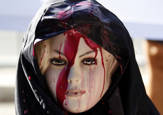 99 جلدة اضافية للإيرانية المتهمة بالزنا بعد صورة بدون حجاب!  صورة رقم 14