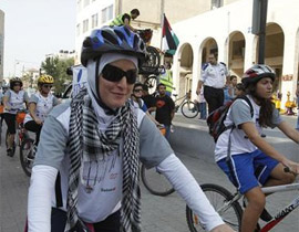 منظمة نسائية تنظم سباق دراجات بالأردن لدعم اهالي غزة صورة رقم 1