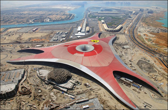 بالصور.. أبو ظبي تفتتح أكبر مدينة ترفيهية مغطاة في العالم!  صورة رقم 4