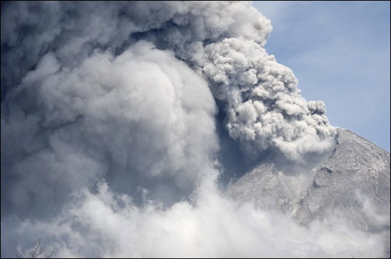 ارتفاع عدد ضحايا بركان اندونيسيا الى 206!   صورة رقم 10