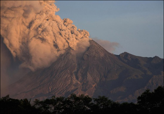 ارتفاع عدد ضحايا بركان اندونيسيا الى 206!   صورة رقم 13