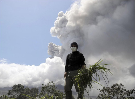 ارتفاع عدد ضحايا بركان اندونيسيا الى 206!   صورة رقم 7