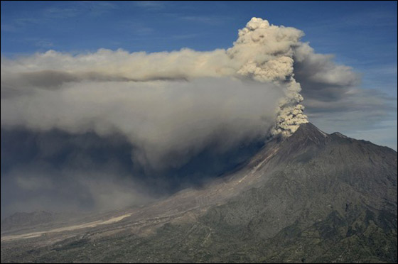 ارتفاع عدد ضحايا بركان اندونيسيا الى 206!   صورة رقم 8