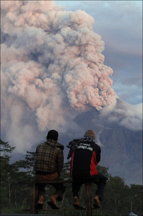ارتفاع عدد ضحايا بركان اندونيسيا الى 206!   صورة رقم 15