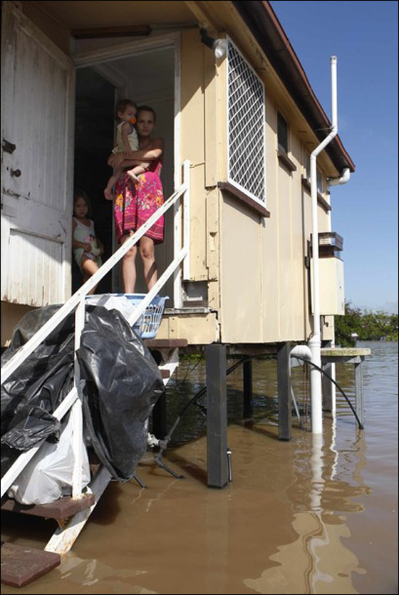ثالث مدن استراليا تغرق في الفيضانات المدمرة       صورة رقم 3