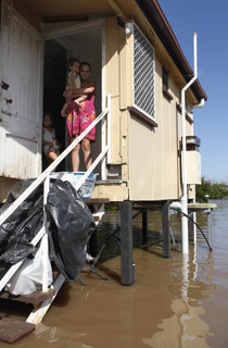 ثالث مدن استراليا تغرق في الفيضانات المدمرة       صورة رقم 1