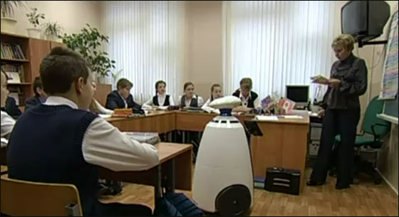 موسكو: روبوت يستبدل طالبا مريضا على مقعد الدراسة!  صورة رقم 6
