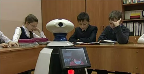 موسكو: روبوت يستبدل طالبا مريضا على مقعد الدراسة!  صورة رقم 7