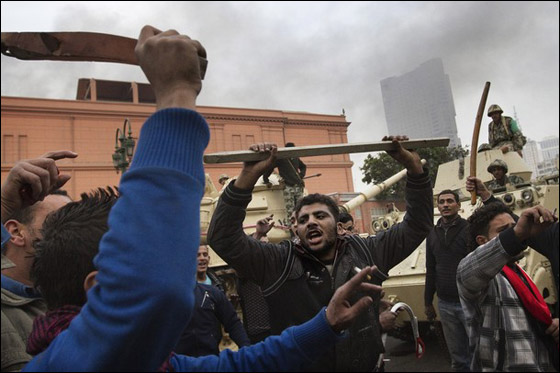 عمال مصنع السويس للصلب يعلنون الإضراب حتى تنحي مبارك    صورة رقم 3