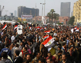 عمر سليمان يلمح إلى اقتراب تدخل الجيش المصري لحسم الأزمة صورة رقم 2