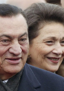التفاصيل الكاملة.. مبارك لم ينه صلاة الجمعة وهرب قبل زوجته صورة رقم 1