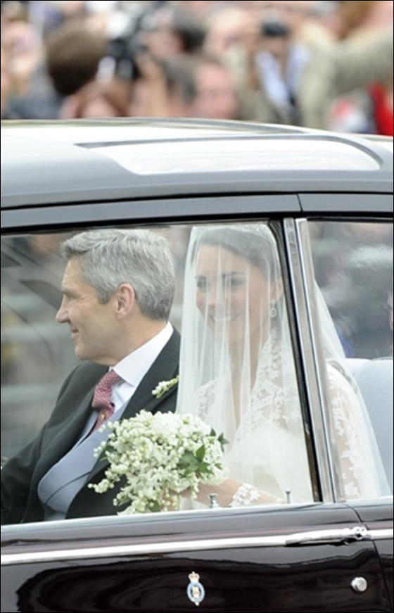 فرفش ينقل حفل الزفاف الملكي بالفيديو والصور!!   صورة رقم 36