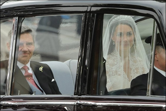 فرفش ينقل حفل الزفاف الملكي بالفيديو والصور!!   صورة رقم 61