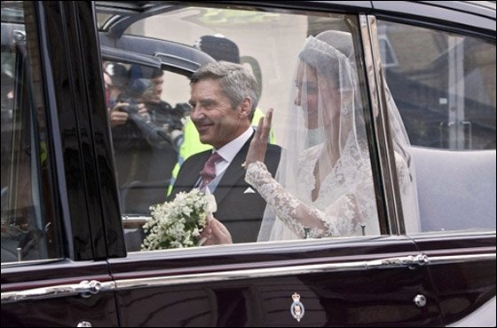 فرفش ينقل حفل الزفاف الملكي بالفيديو والصور!!   صورة رقم 70