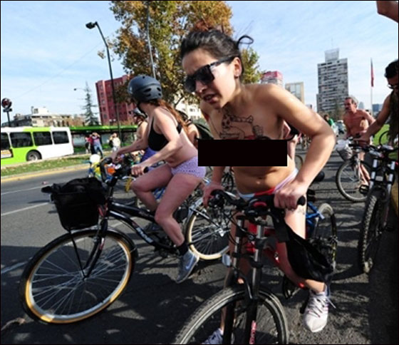 بالصور.. مظاهرة العراة على الدراجات الهوائية في بريطانيا  صورة رقم 14