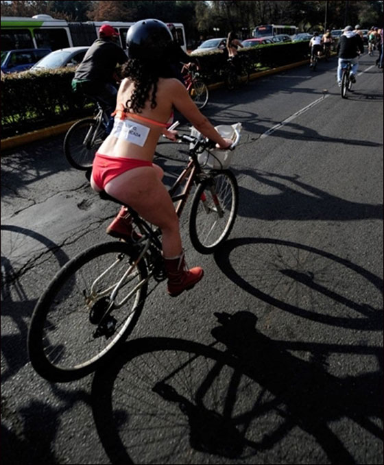 بالصور.. مظاهرة العراة على الدراجات الهوائية في بريطانيا  صورة رقم 15