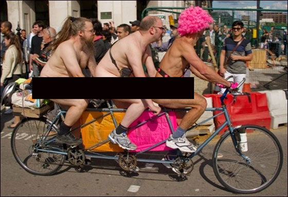 بالصور.. مظاهرة العراة على الدراجات الهوائية في بريطانيا  صورة رقم 18