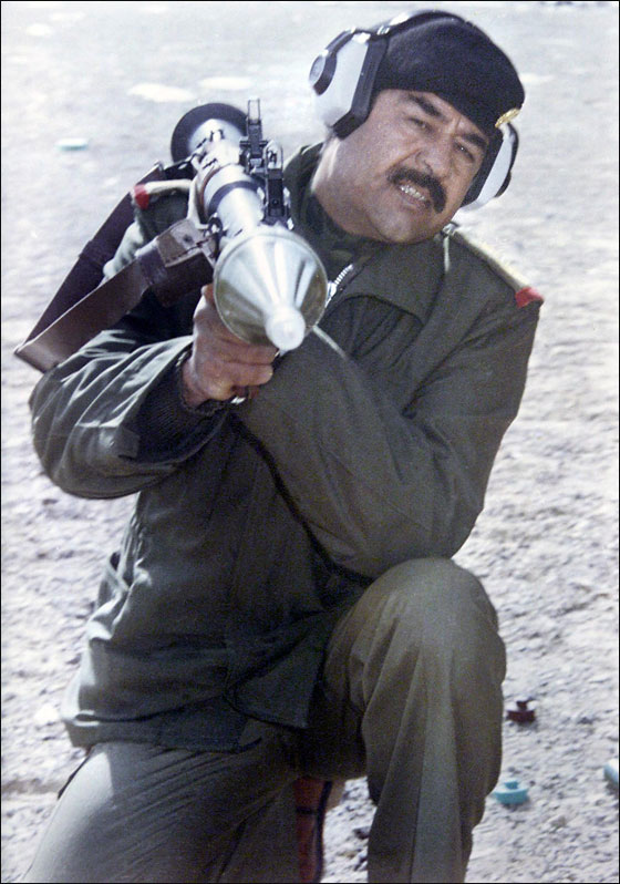شاهدوا.. ألبوم صور الماضي للرئيس العراقي الراحل صدام حسين صورة رقم 13