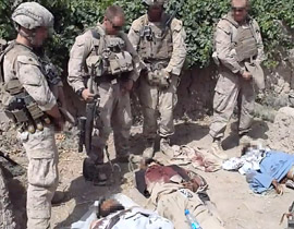 بالفيديو: 4 جنود امريكيين يتبولون على جثث افغان!!  صورة رقم 1