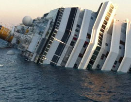 مقتل 6 اشخاص اثر انقلاب سفينة على متنها 4 الاف راكب في ايطاليا صورة رقم 1