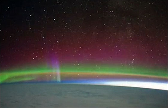  صورة رقم 6 - ناسا تلتقط صورا نادرة للارض وهي تنبض بألوان مبهرة !  