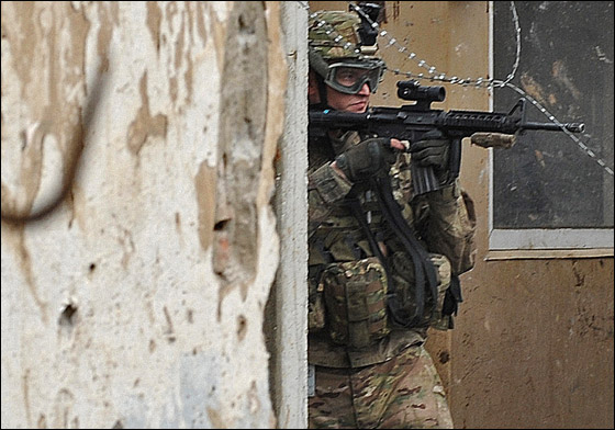 غضب عارم في افغانستان بعد قيام جنود امريكيين باحراق القران! صورة رقم 28