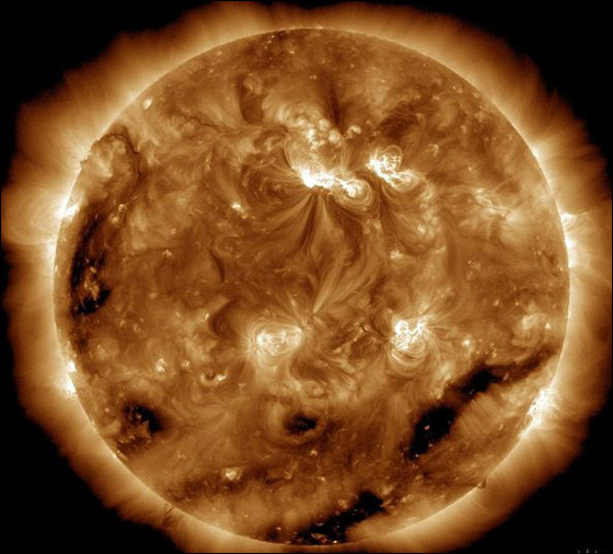 بالصور: انفجار شمسي هائل يتسبب بارتفاع الحرارة امس واليوم  صورة رقم 6