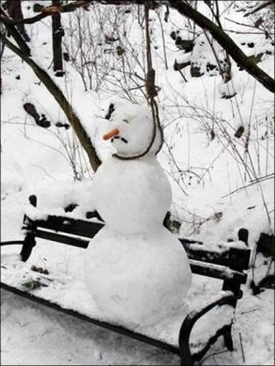 شاهدوا رجل الثلج في حركات غريبة وفريدة!  صورة رقم 6