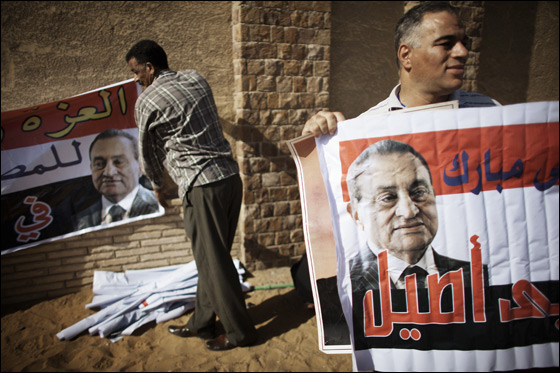 عودة الثورة الى الشارع بمصر بعد النطق بالحكم على مبارك ونجليه صورة رقم 34
