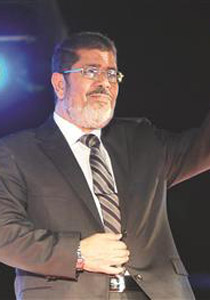 محمد مرسي: إما ان نعيد حق الشهداء أو نكون نحن شهداء  صورة رقم 1