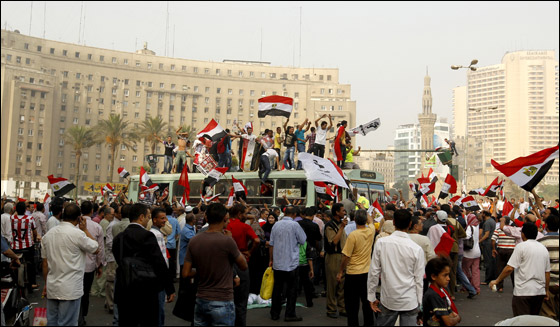 مصر: احمد شفيق يعلن فوزه بالانتخابات ومرسي يحتفل بالفوز صورة رقم 23