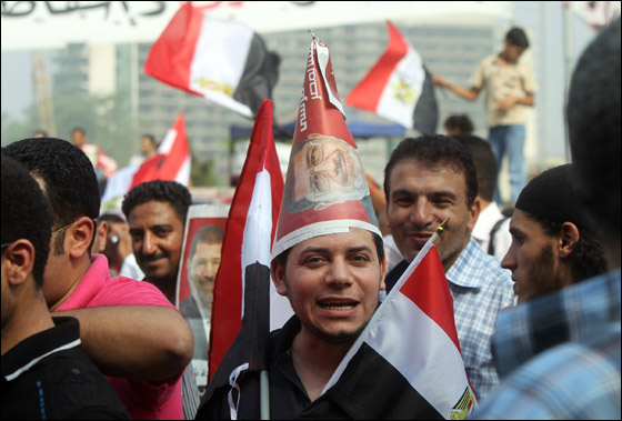 مصر: احمد شفيق يعلن فوزه بالانتخابات ومرسي يحتفل بالفوز صورة رقم 19