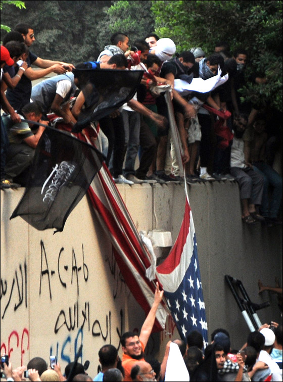 مقتل السفير الامريكي بالهجوم على قنصلية واشنطن في ليبيا!   صورة رقم 15